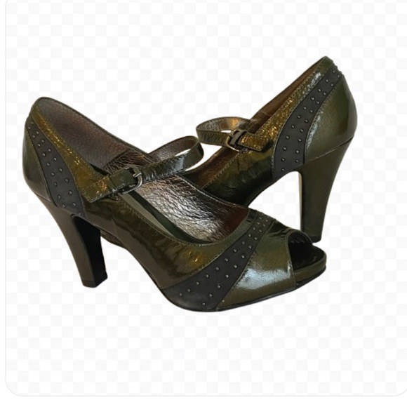 Sofft Raine Pewter Patent Pumps - Picture 6 of 13